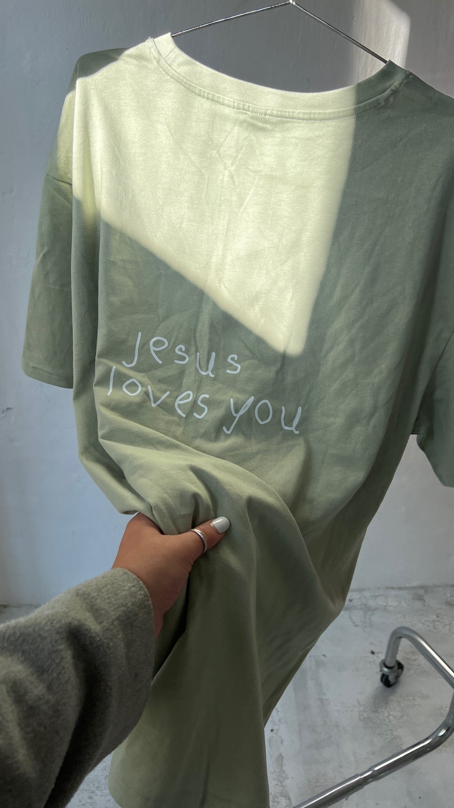 "JESUS LOVES YOU" TSHIRT MINT