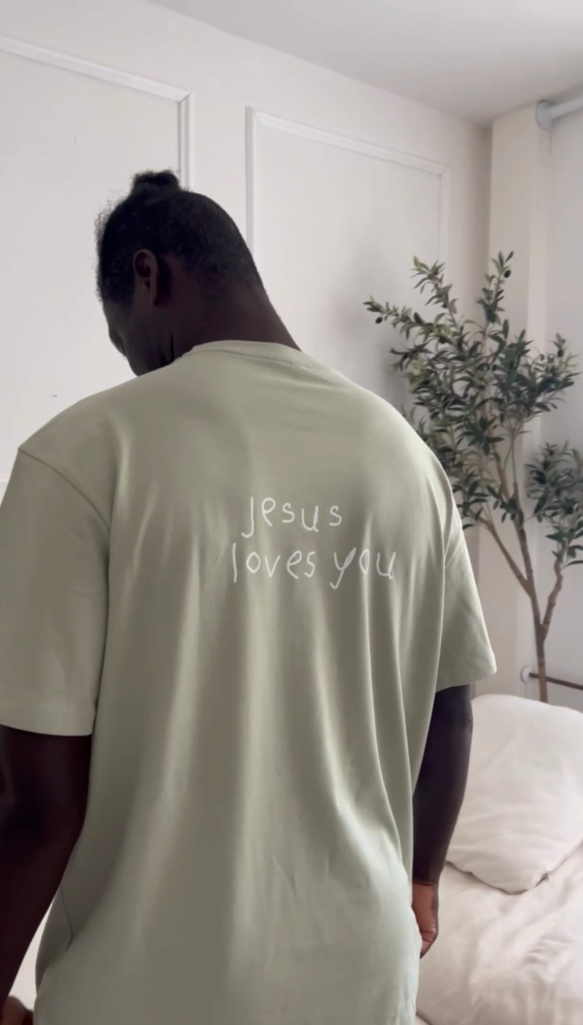 "JESUS LOVES YOU" TSHIRT MINT